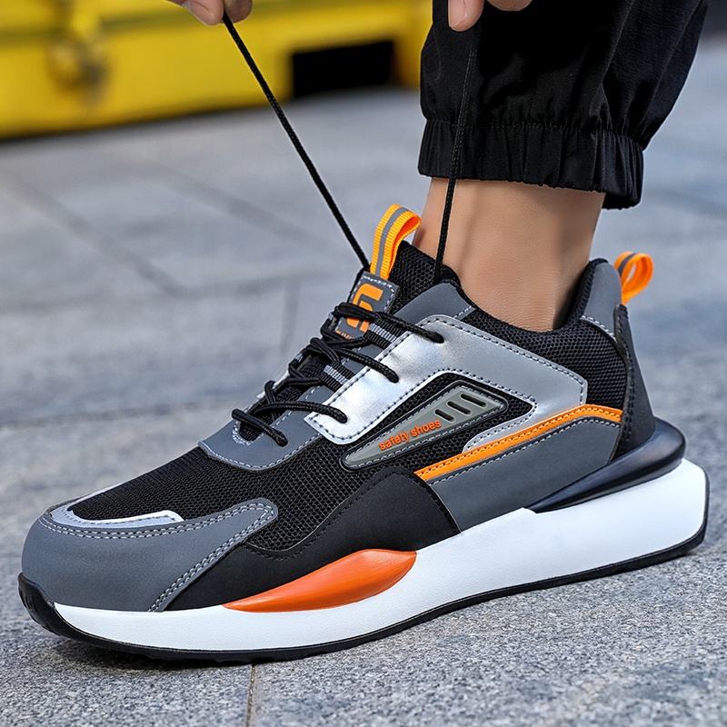 Foopt wears